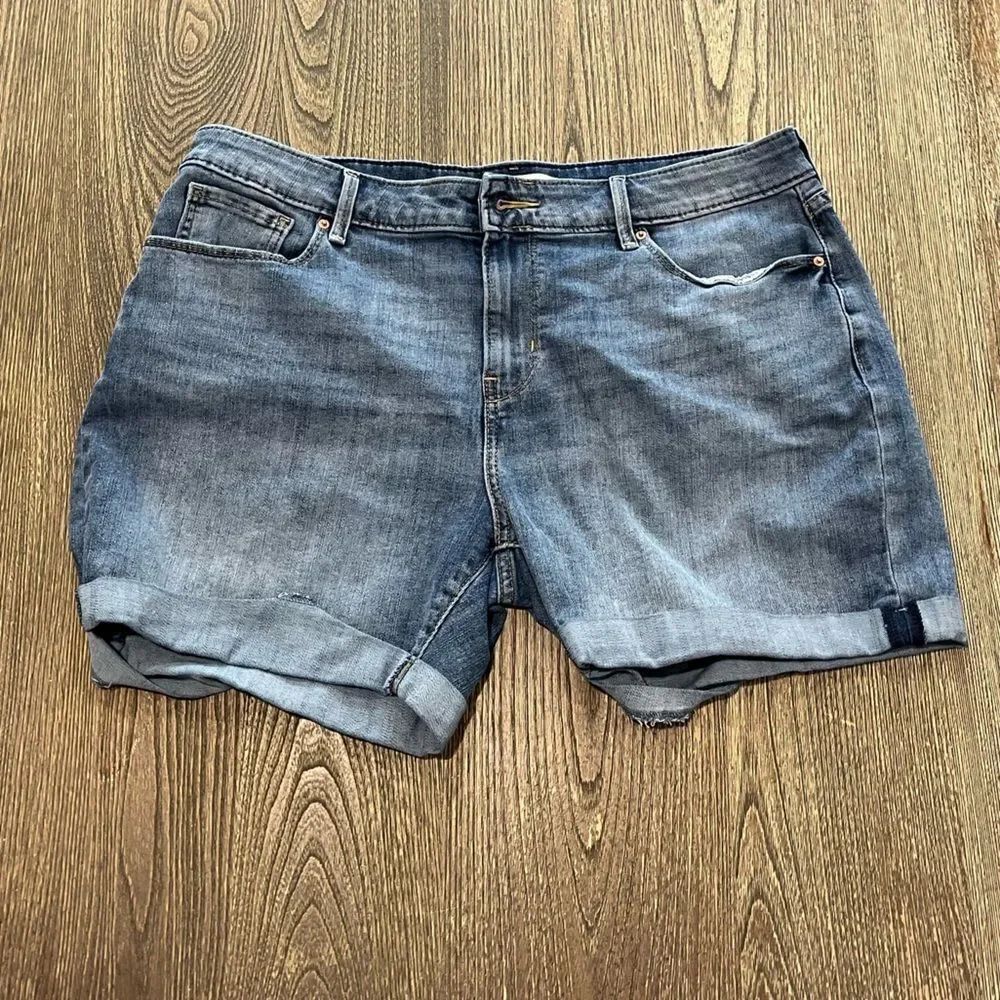 Signature by Levi Strauss & Co Mid-Rise Jean Shorts Cuff Hem Medium Wash Size ?